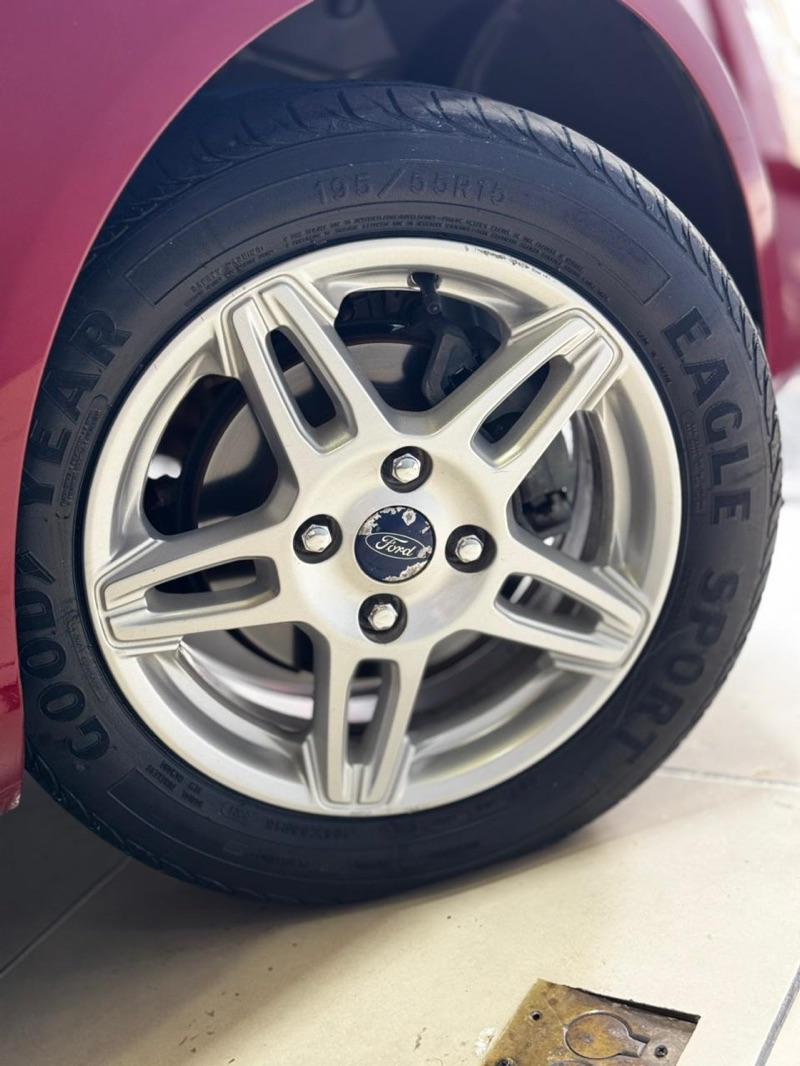 FORD Fiesta Hatch - Foto