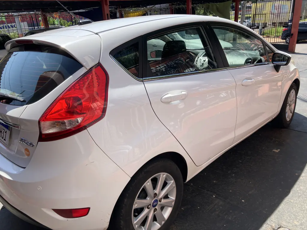 FORD Fiesta Hatch - Foto