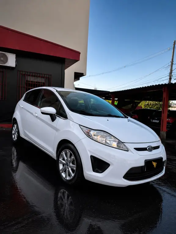FORD Fiesta Hatch - Foto