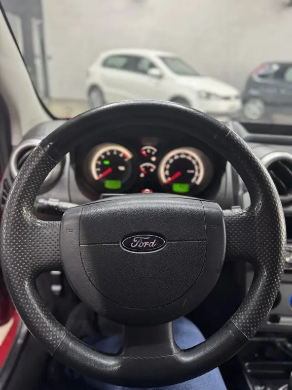 FORD Fiesta Hatch - Foto