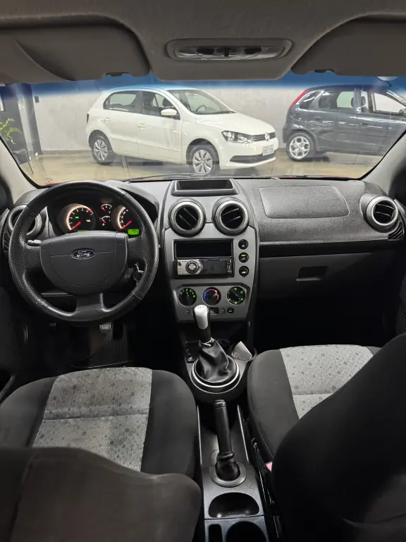 FORD Fiesta Hatch - Foto