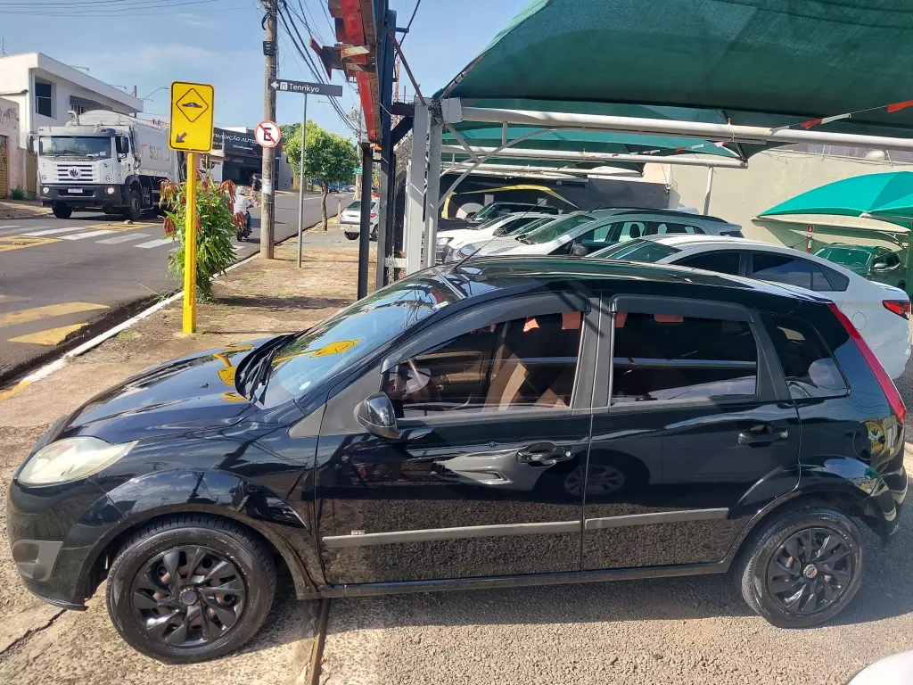 FORD Fiesta Hatch - Foto