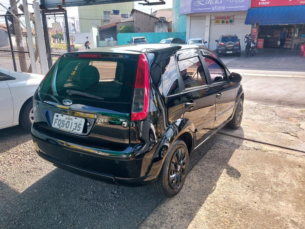 FORD Fiesta Hatch - Foto