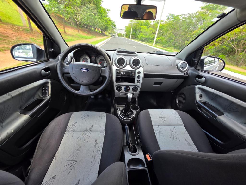 FORD Fiesta Hatch - Foto