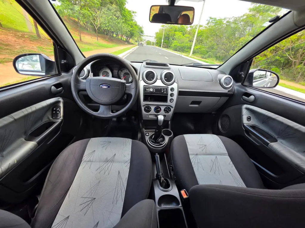 FORD Fiesta Hatch - Foto