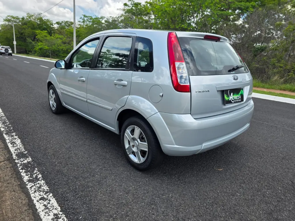 FORD Fiesta Hatch - Foto