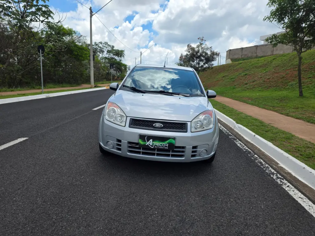 FORD Fiesta Hatch - Foto