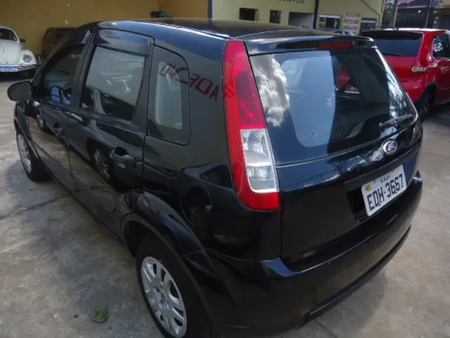 FORD Fiesta Hatch - Foto