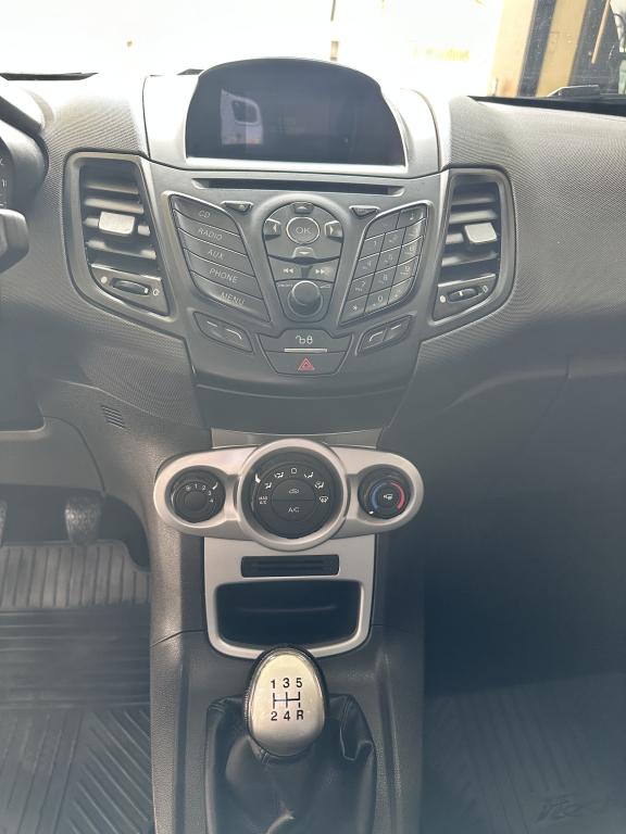 FORD Fiesta Hatch - Foto