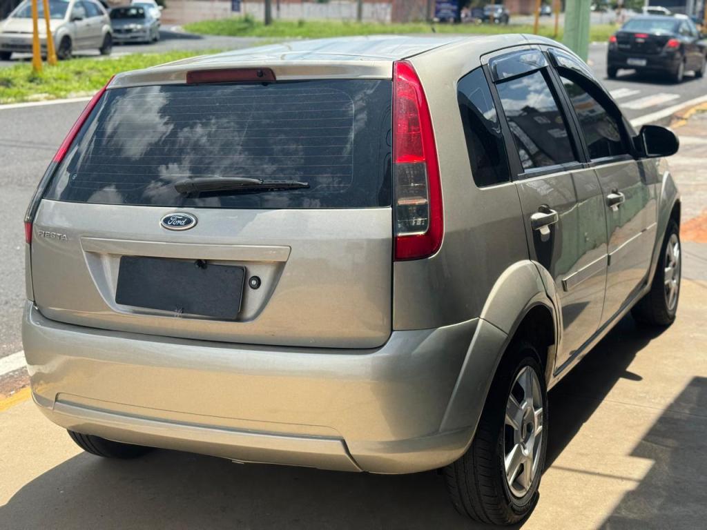 FORD Fiesta Hatch - Foto