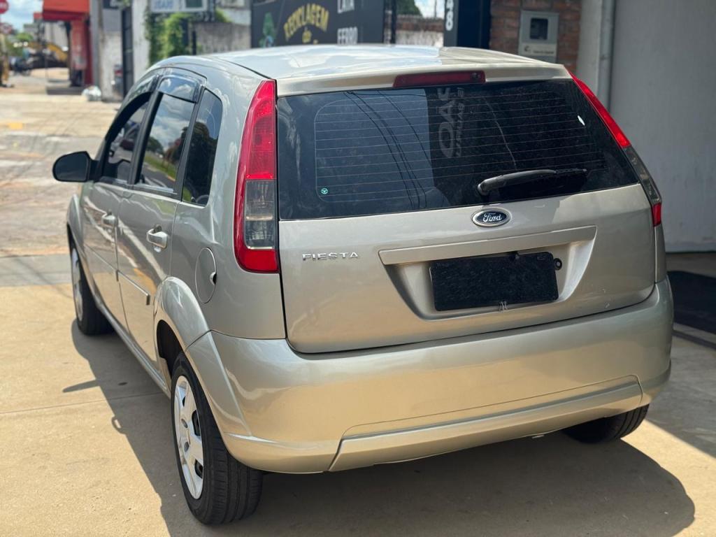 FORD Fiesta Hatch - Foto