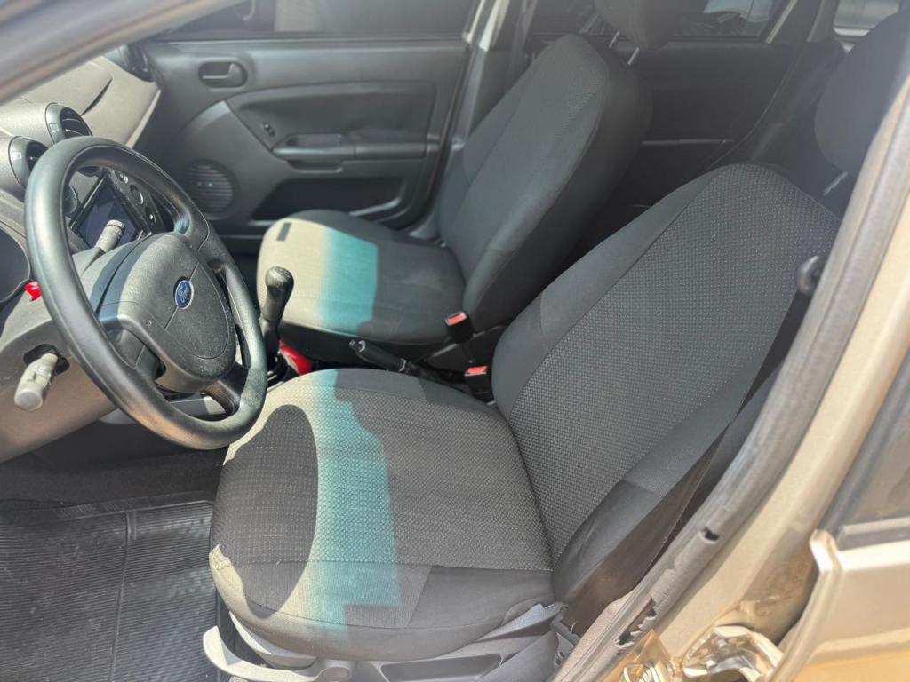 FORD Fiesta Hatch - Foto