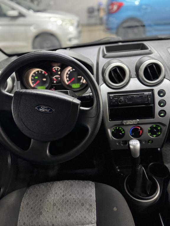 FORD Fiesta Hatch - Foto