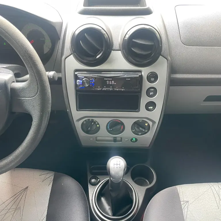 FORD Fiesta Hatch - Foto