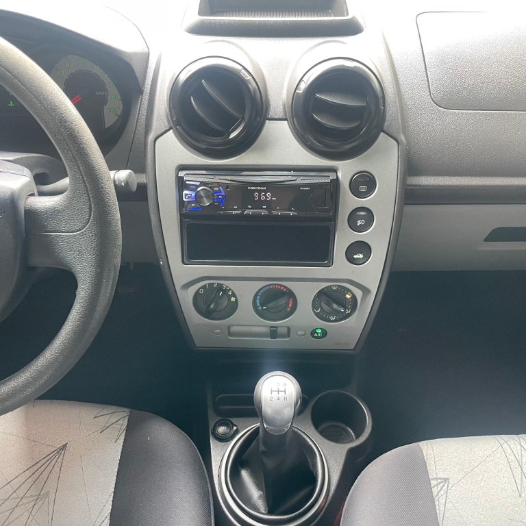 FORD Fiesta Hatch - Foto