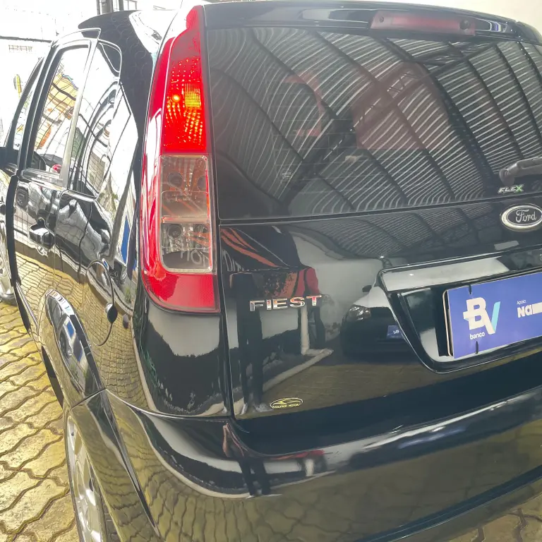 FORD Fiesta Hatch - Foto