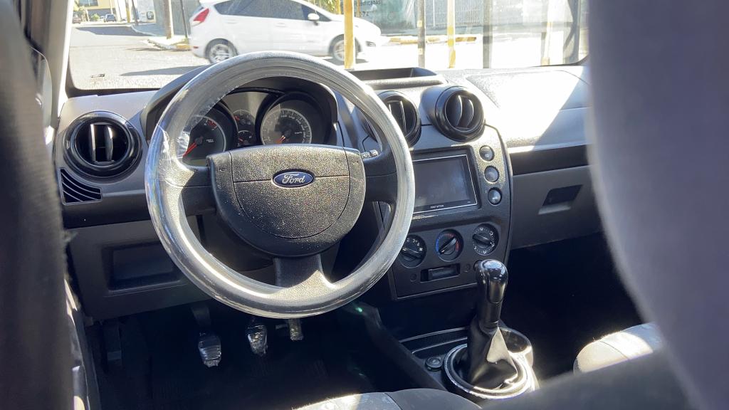 FORD Fiesta Hatch - Foto