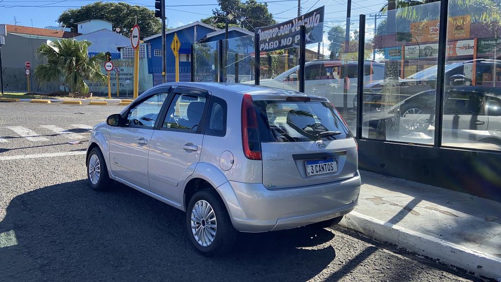 FORD Fiesta Hatch - Foto