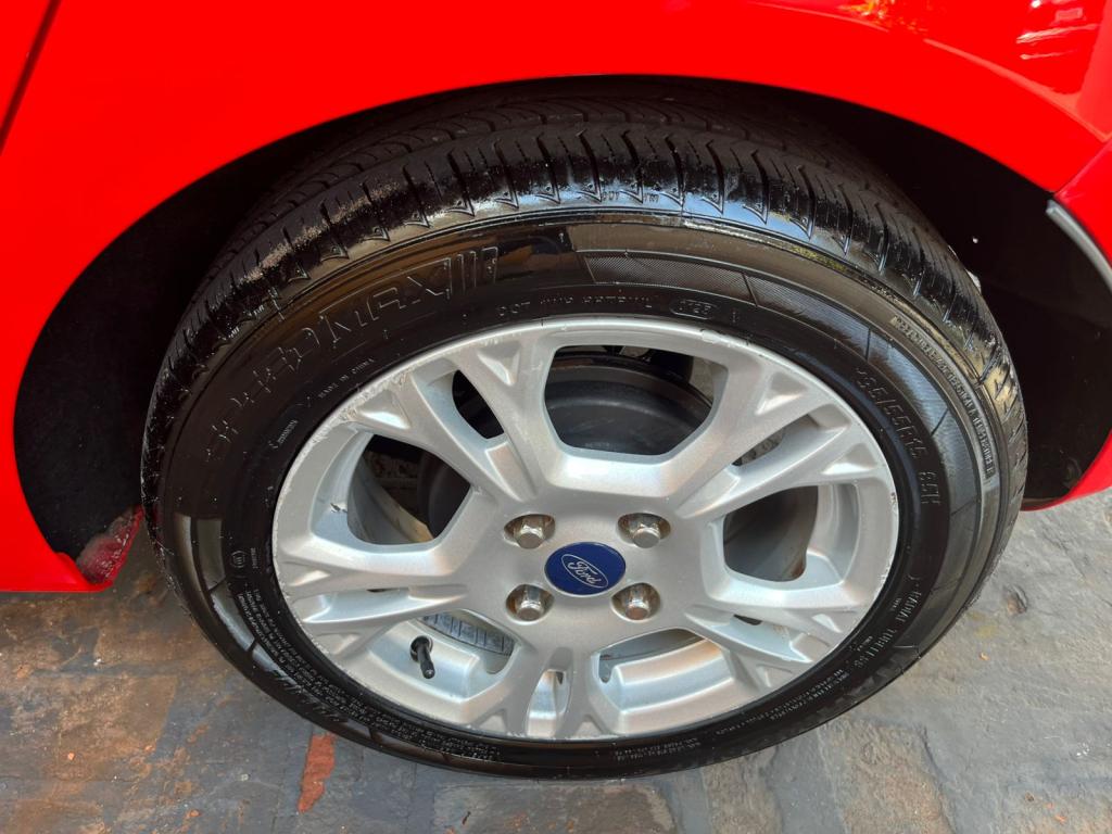 FORD Fiesta Hatch - Foto