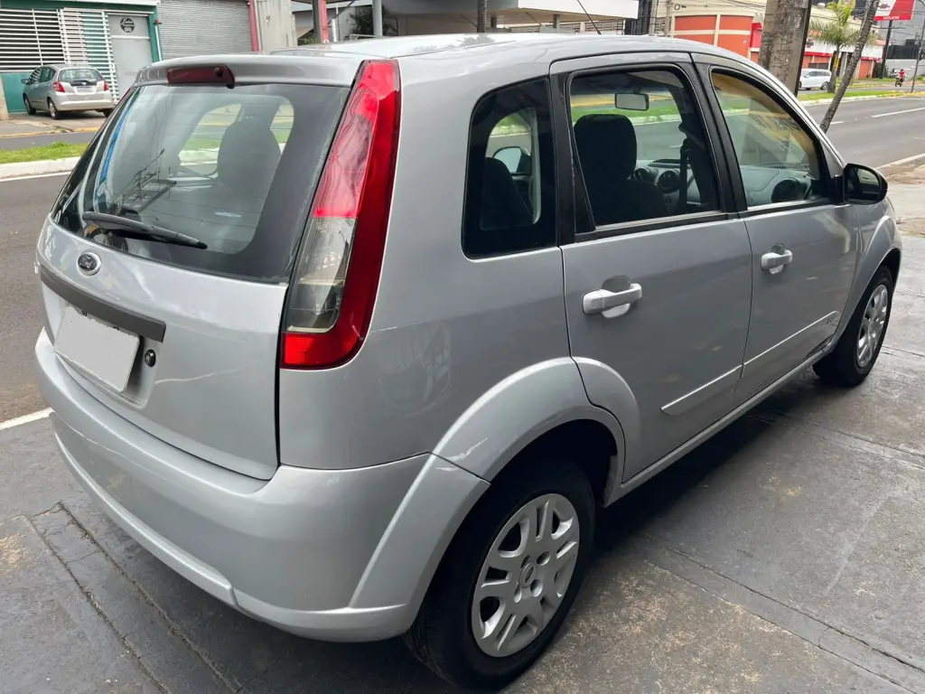 FORD Fiesta Hatch - Foto