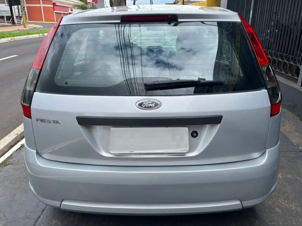 FORD Fiesta Hatch - Foto
