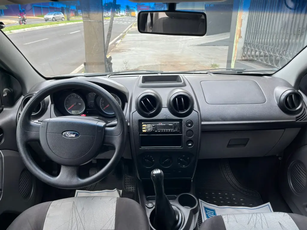 FORD Fiesta Hatch - Foto