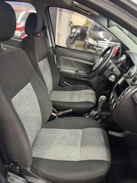 FORD Fiesta Hatch - Foto