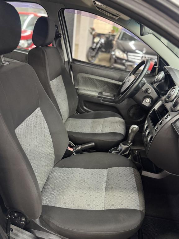 FORD Fiesta Hatch - Foto