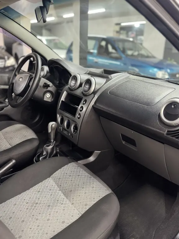 FORD Fiesta Hatch - Foto