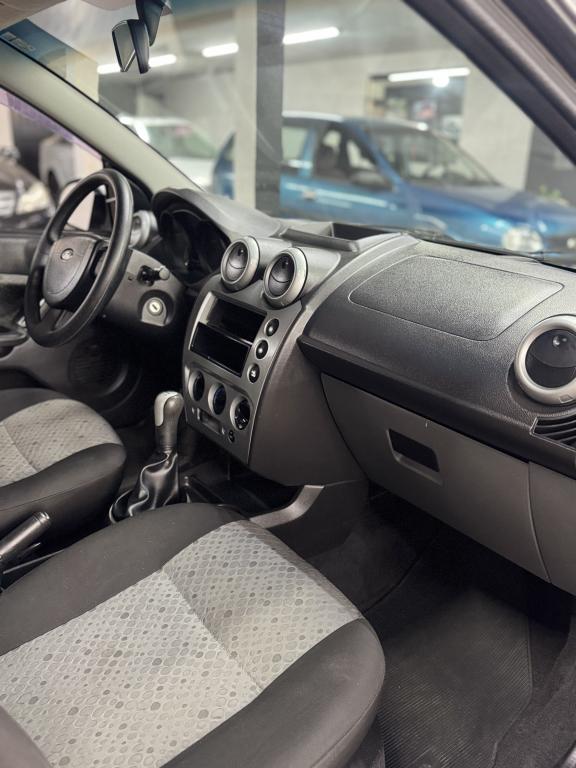 FORD Fiesta Hatch - Foto