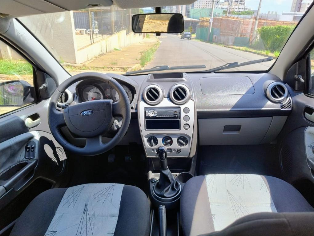 FORD Fiesta Hatch - Foto