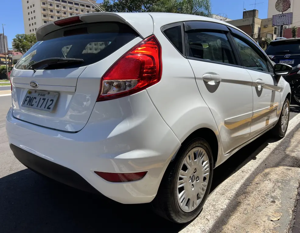 FORD Fiesta Hatch - Foto