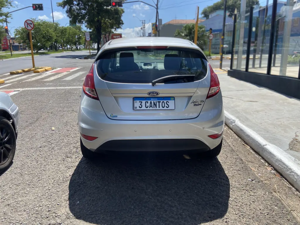 FORD Fiesta Hatch - Foto