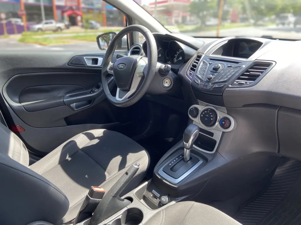 FORD Fiesta Hatch - Foto