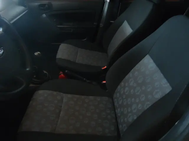 FORD Fiesta Hatch - Foto