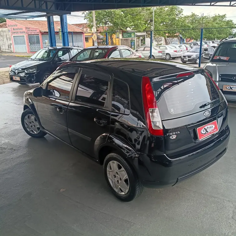 FORD Fiesta Hatch - Foto