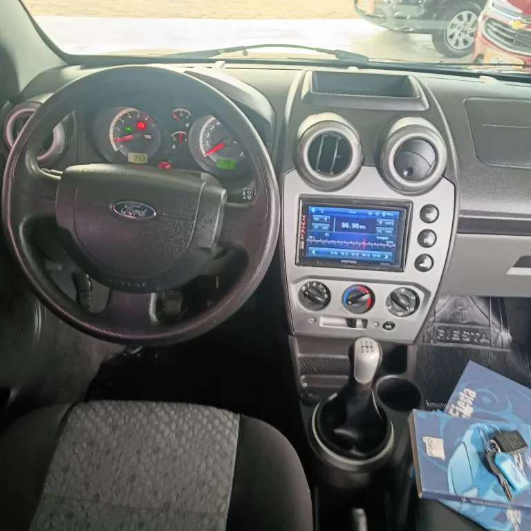 FORD Fiesta Hatch - Foto
