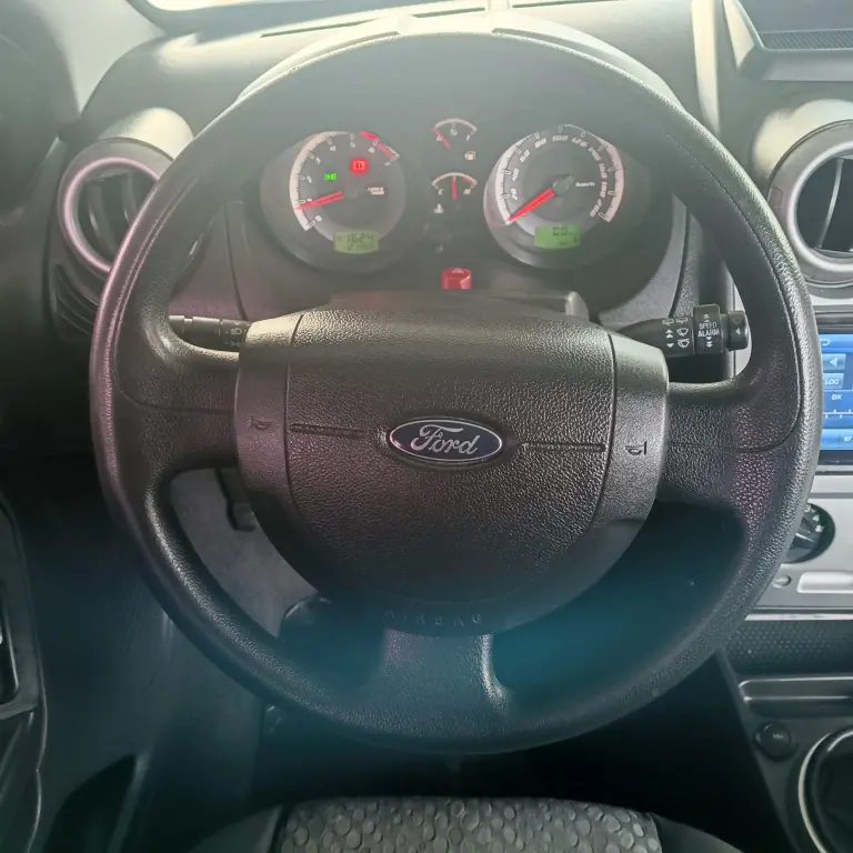 FORD Fiesta Hatch - Foto