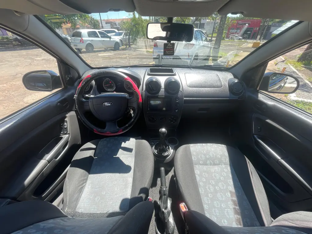 FORD Fiesta Hatch - Foto