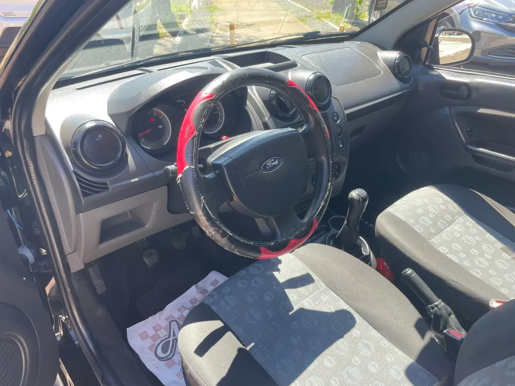 FORD Fiesta Hatch - Foto