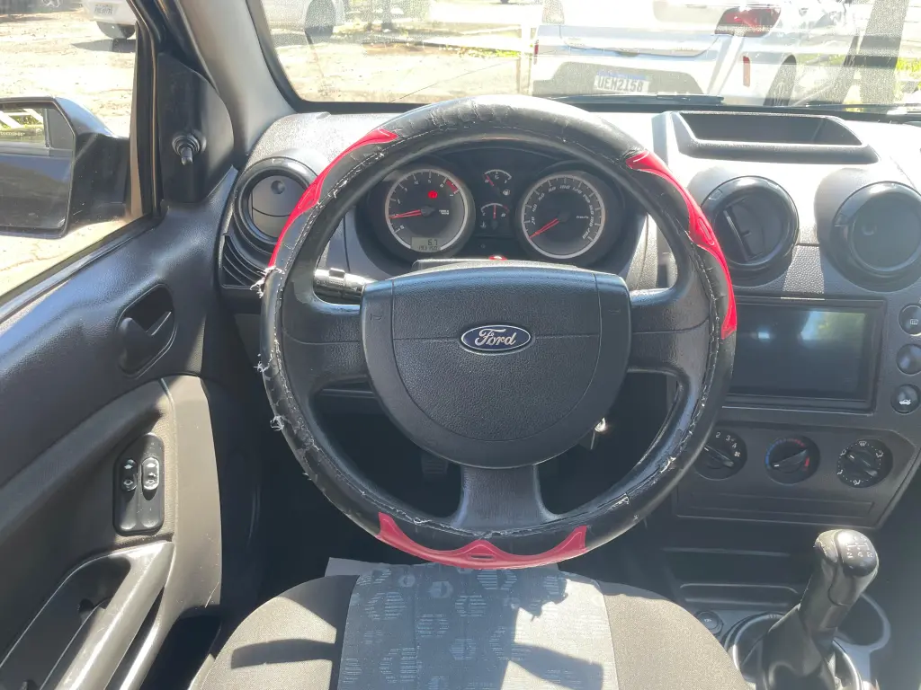 FORD Fiesta Hatch - Foto