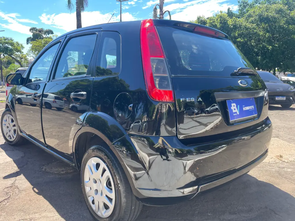 FORD Fiesta Hatch - Foto