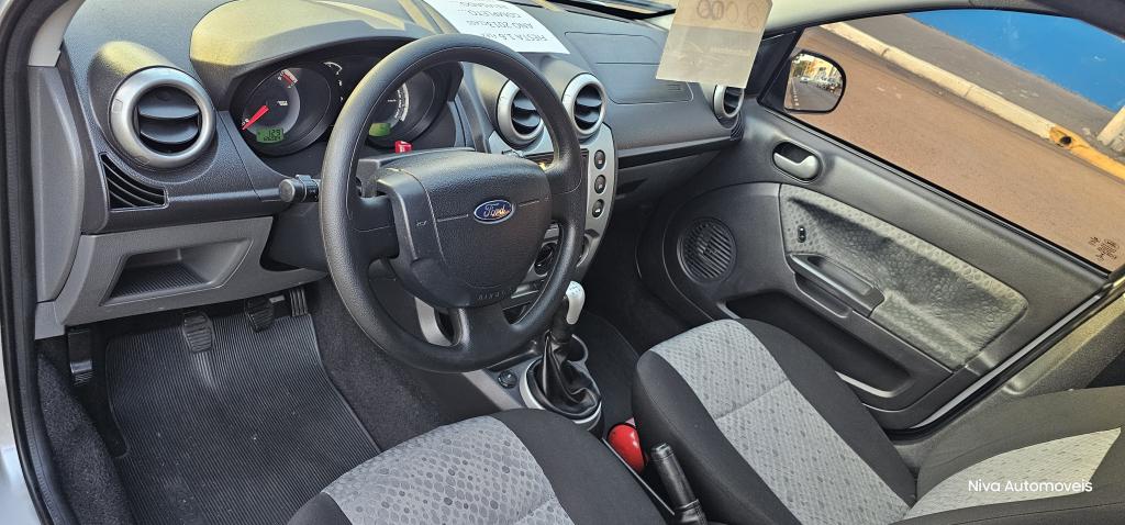 FORD Fiesta Hatch - Foto