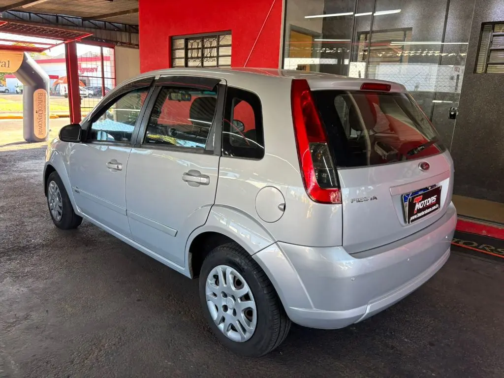 FORD Fiesta Hatch - Foto