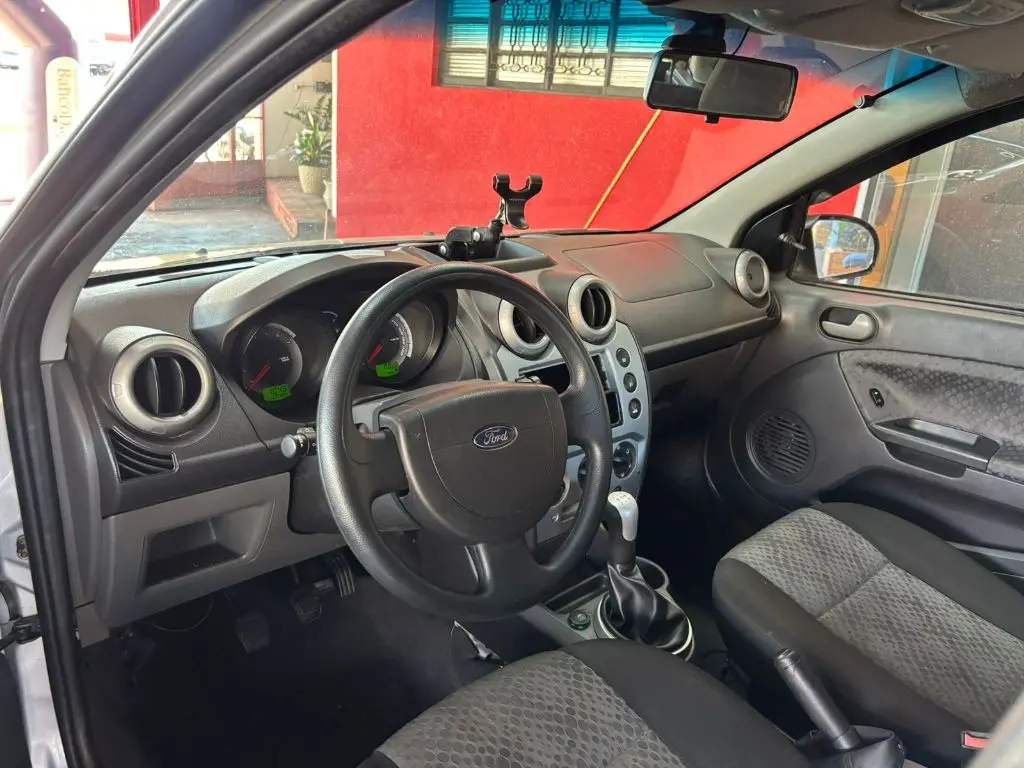FORD Fiesta Hatch - Foto