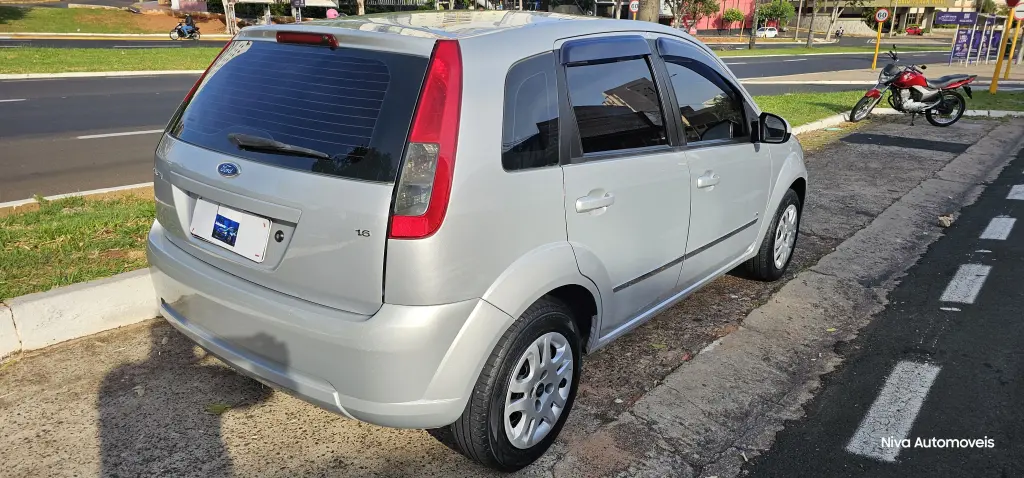 FORD Fiesta Hatch - Foto