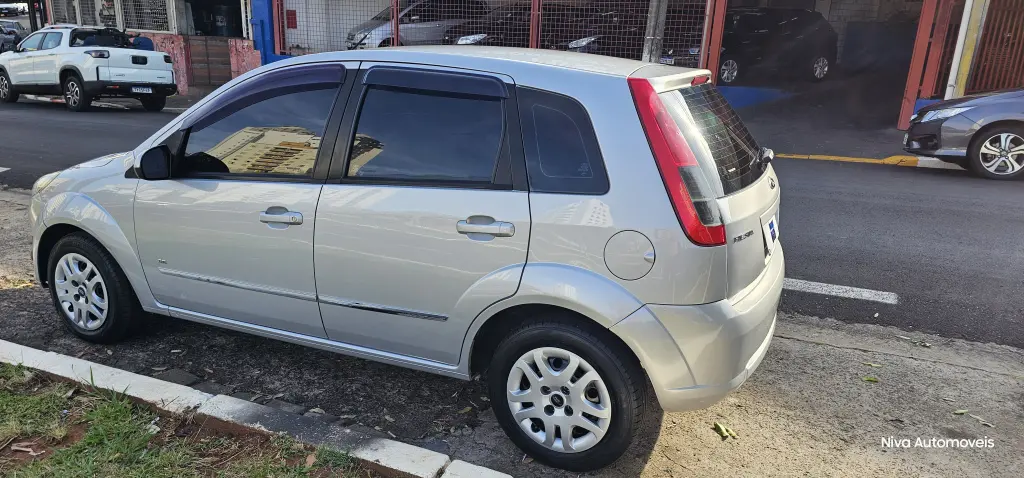 FORD Fiesta Hatch - Foto