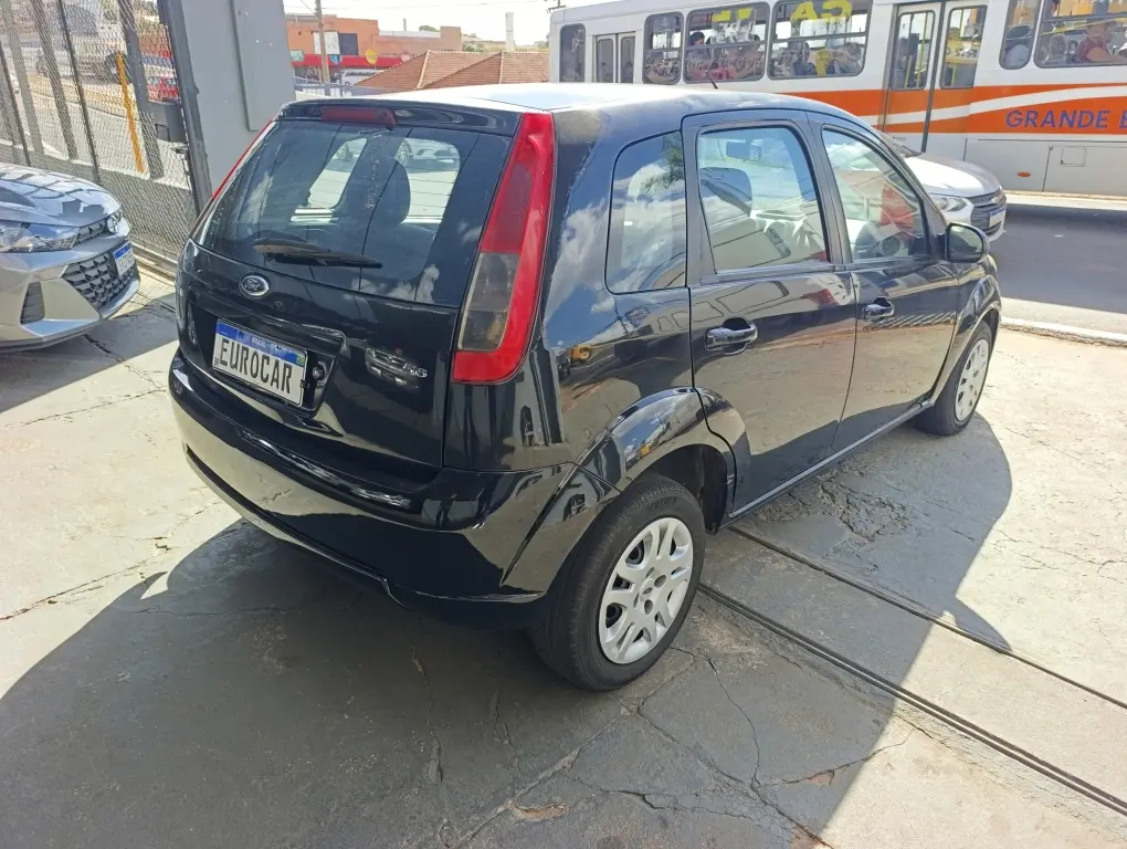 FORD Fiesta Hatch - Foto