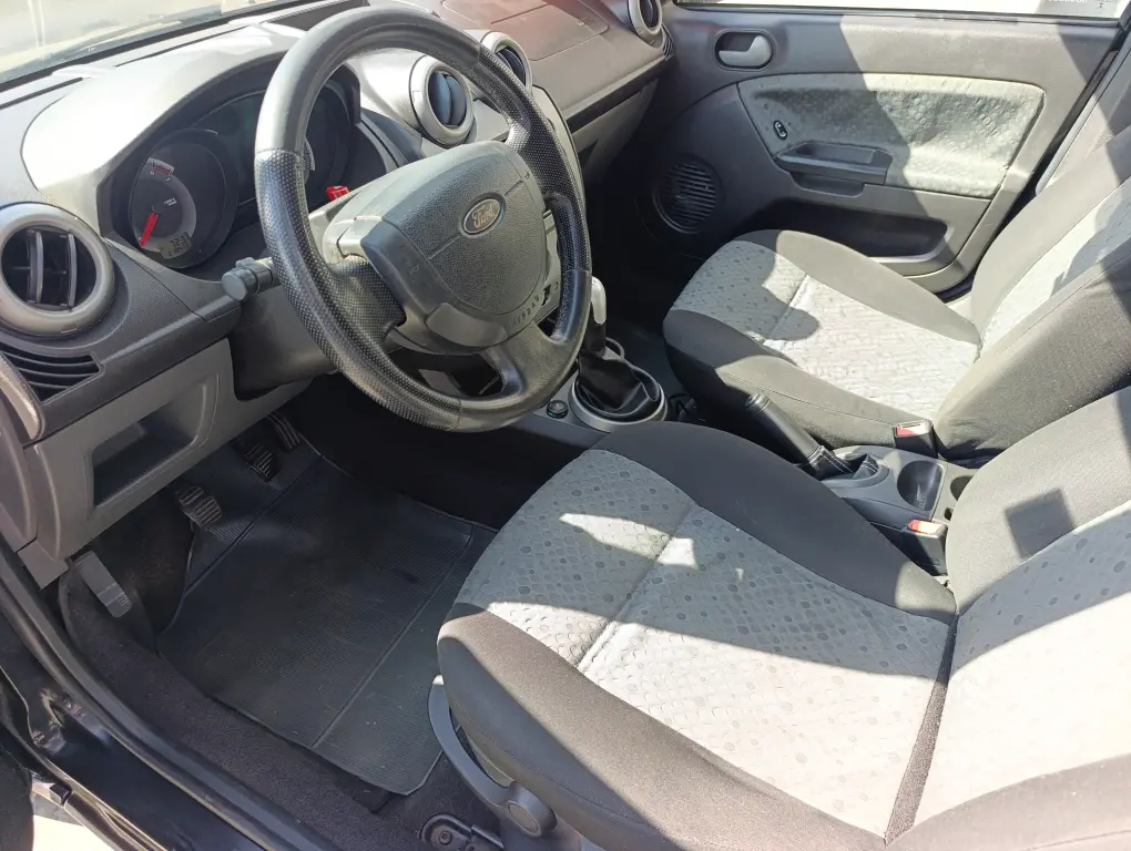 FORD Fiesta Hatch - Foto