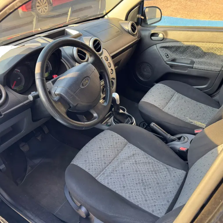 FORD Fiesta Hatch - Foto